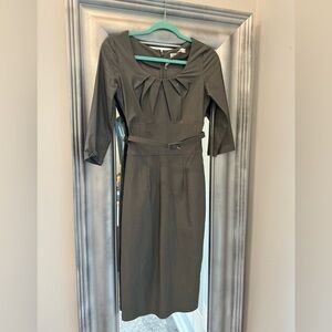 Business Style Muxxn Posh Dress- perfect for your next meeting!